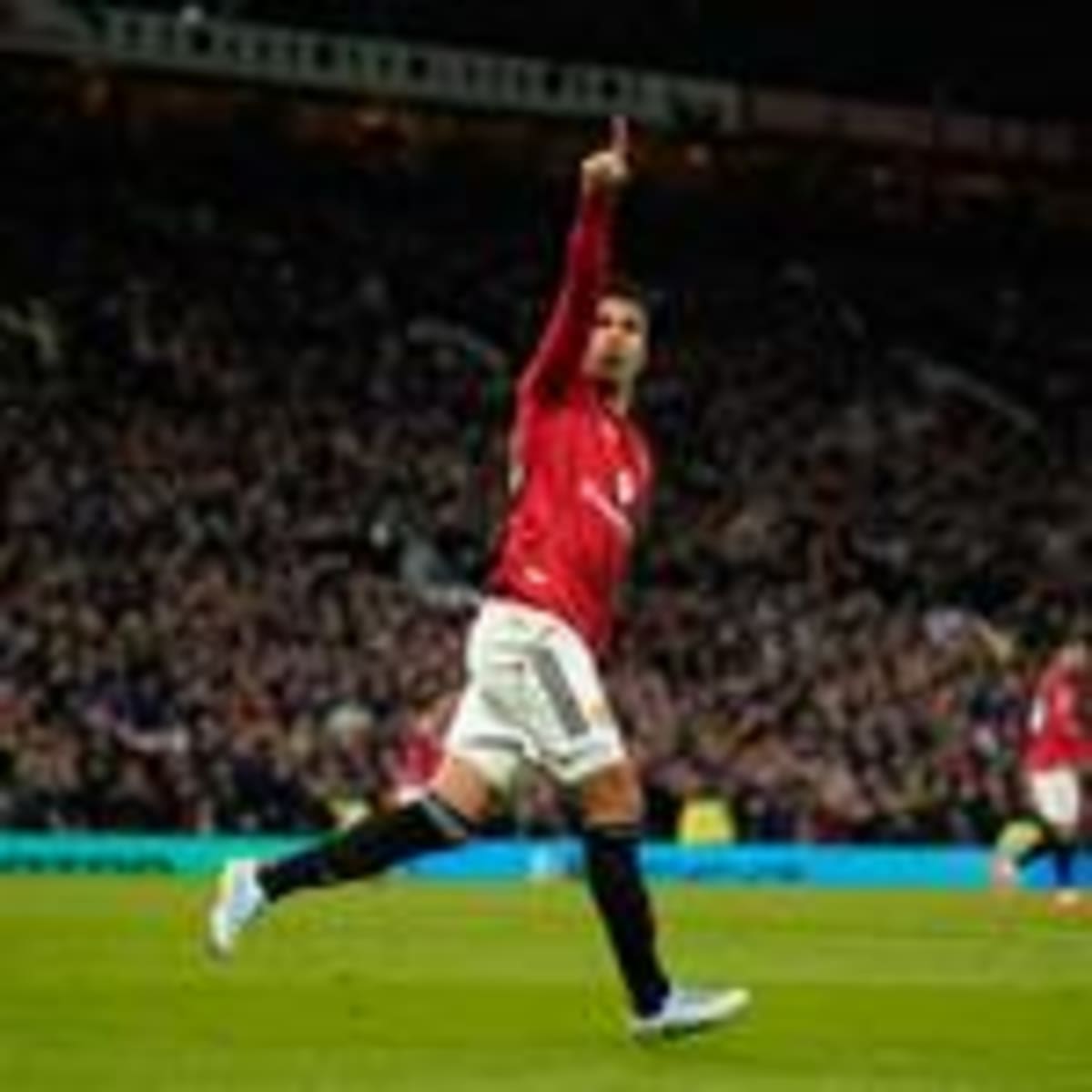 Leeds Wins at Old Trafford for First Time Since 1981 - Image 4