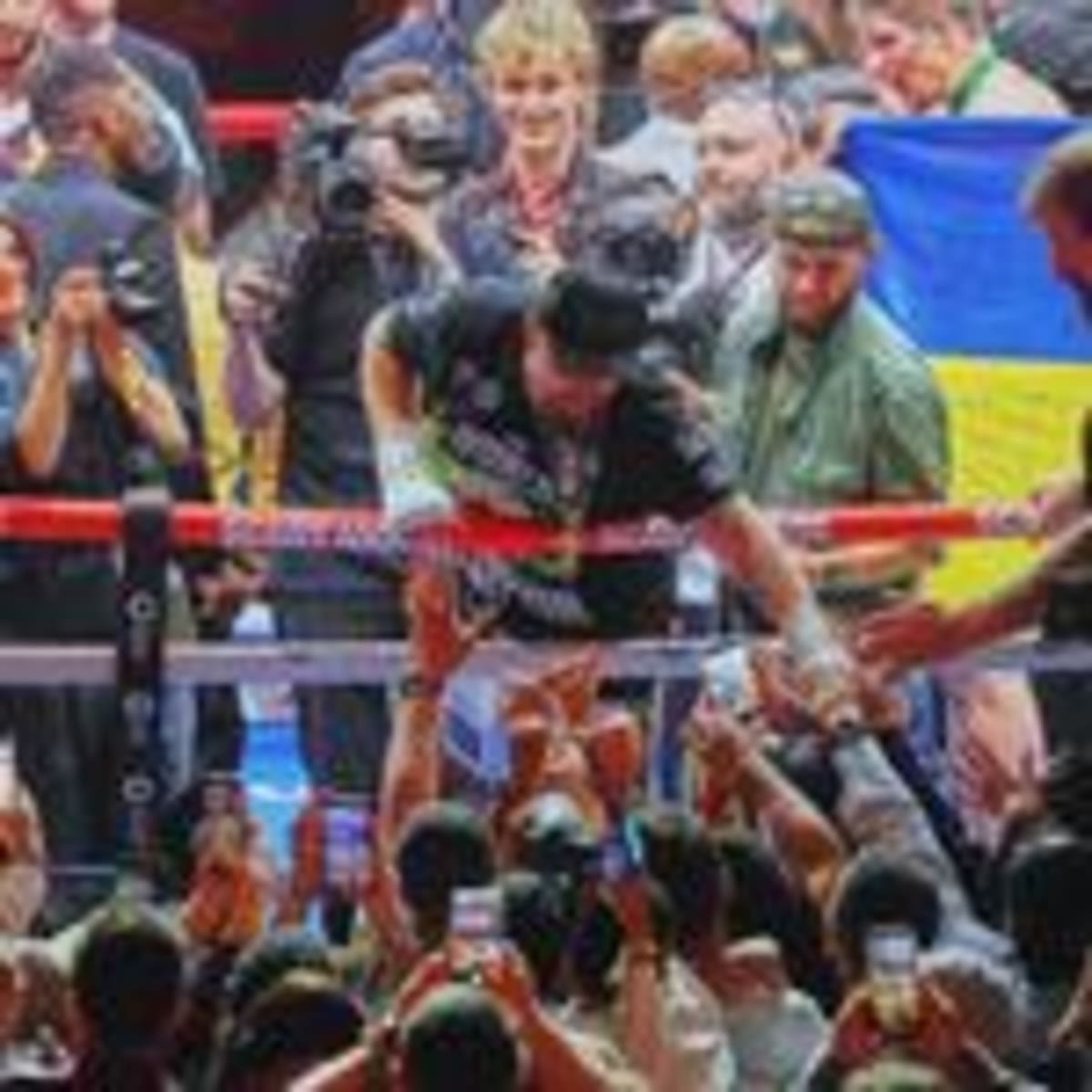 Usyk Defeats Kickboxer Verhoeven in 11th Round Stoppage - Image 4