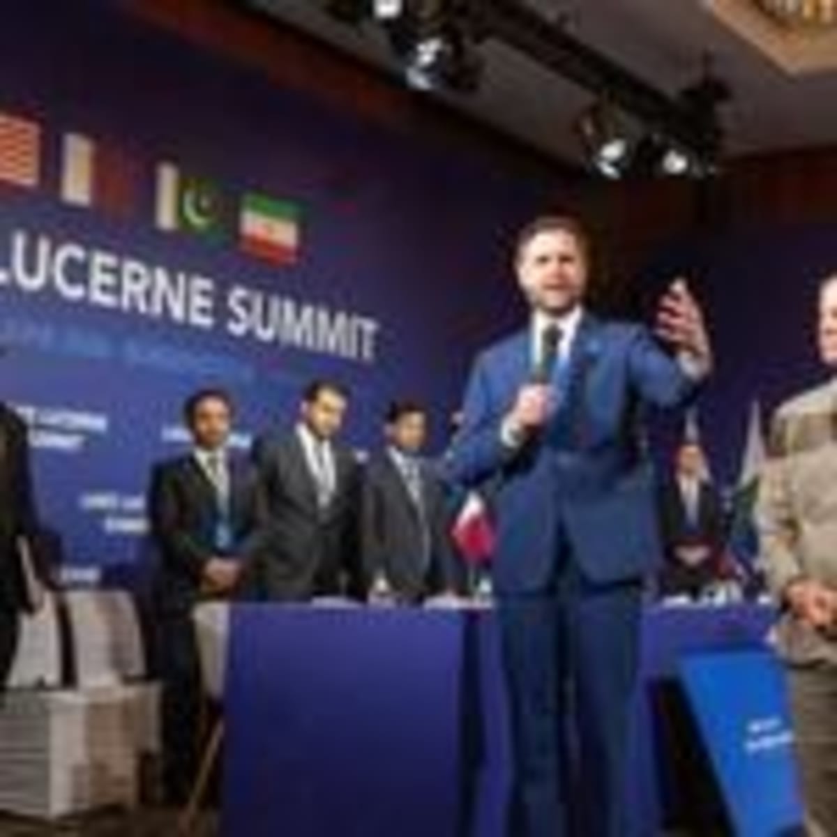 U.S. and Iran Hold First Peace Talks in Switzerland - Image 5
