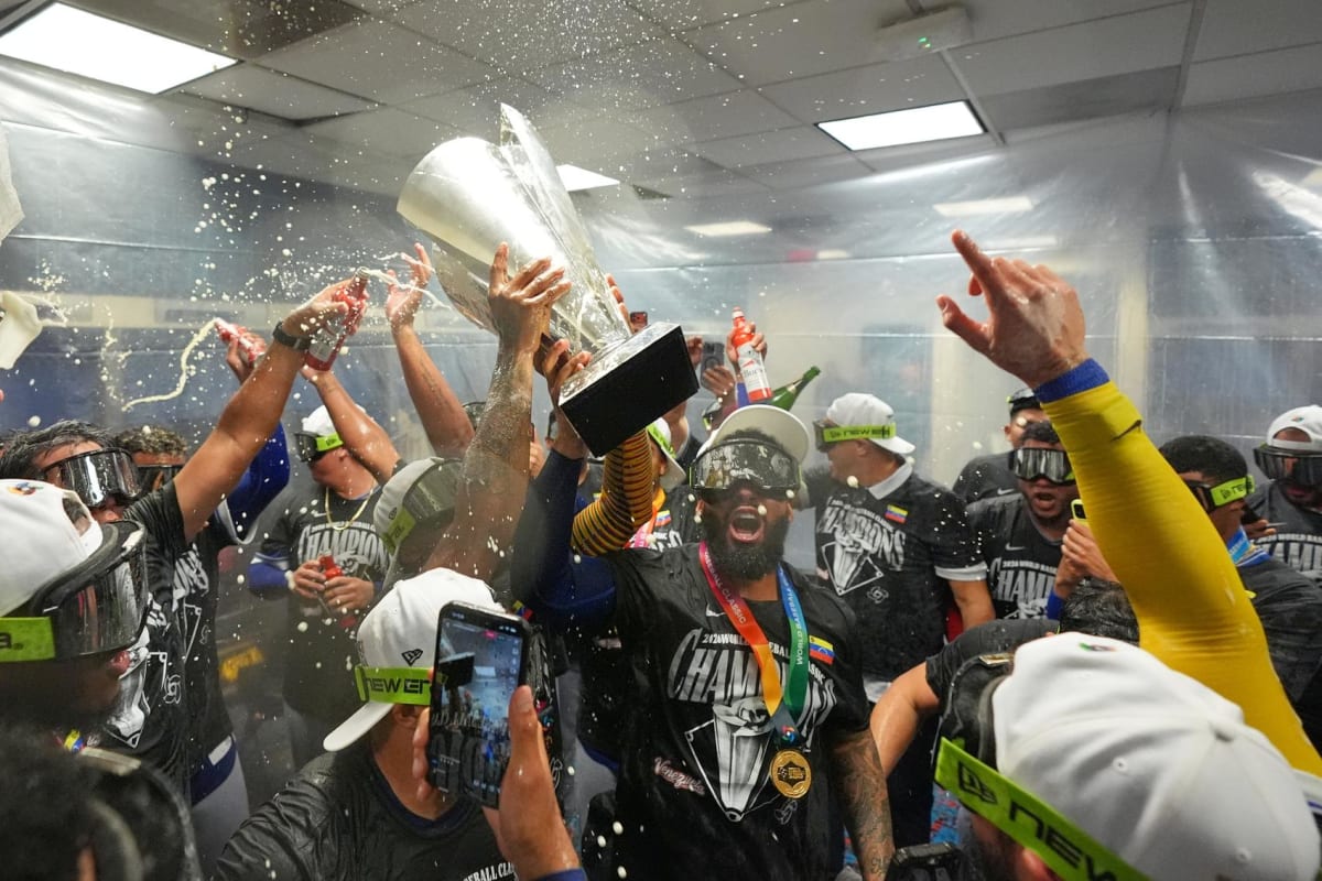 Venezuela baseball team celebrates with championship trophy after defeating United States in Miami