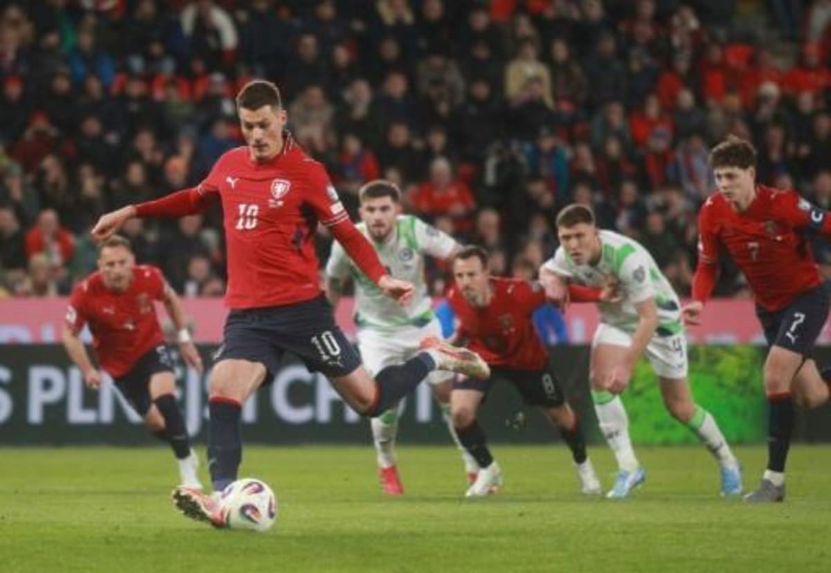 Czech Goalkeeper Saves Nation's World Cup Dreams - Image 2