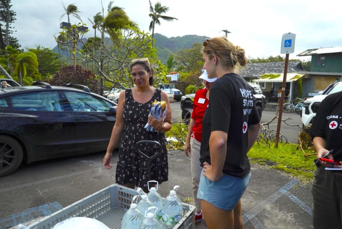 Red Cross Volunteers Bring Smiles to Kaua'i After Hurricane - Image 3