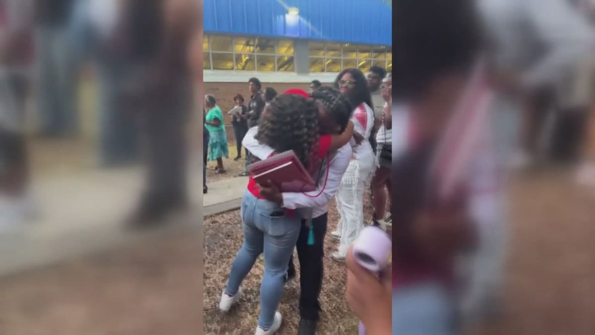 Florida Teen Becomes First Male Graduate in His Family - Image 2