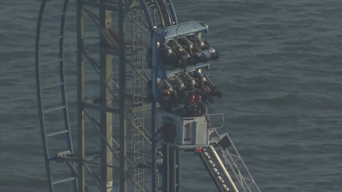 Galveston Firefighters Rescue 8 Students Stuck 100 Feet Up - Image 2