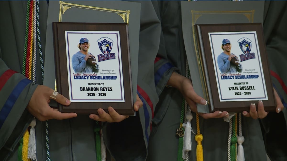 11 Texas Seniors Win Scholarship Honoring Beloved Coach