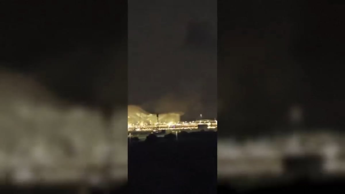 Texas Couple Gets Engaged at O'Hare Chili's Where They Met - Image 5