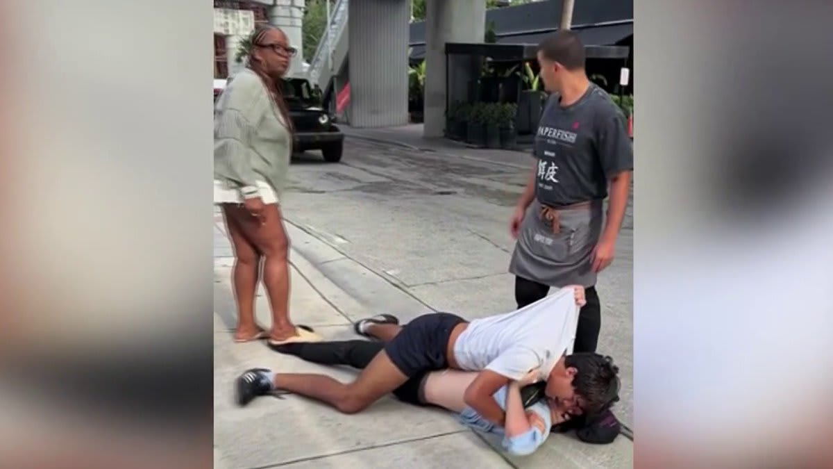 Good Samaritan holding down jewelry theft suspect on Miami street while waiting for police