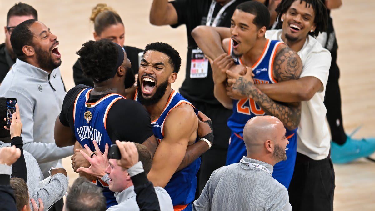 New York Knicks players celebrating with Larry O'Brien Championship Trophy after Game 5 victory