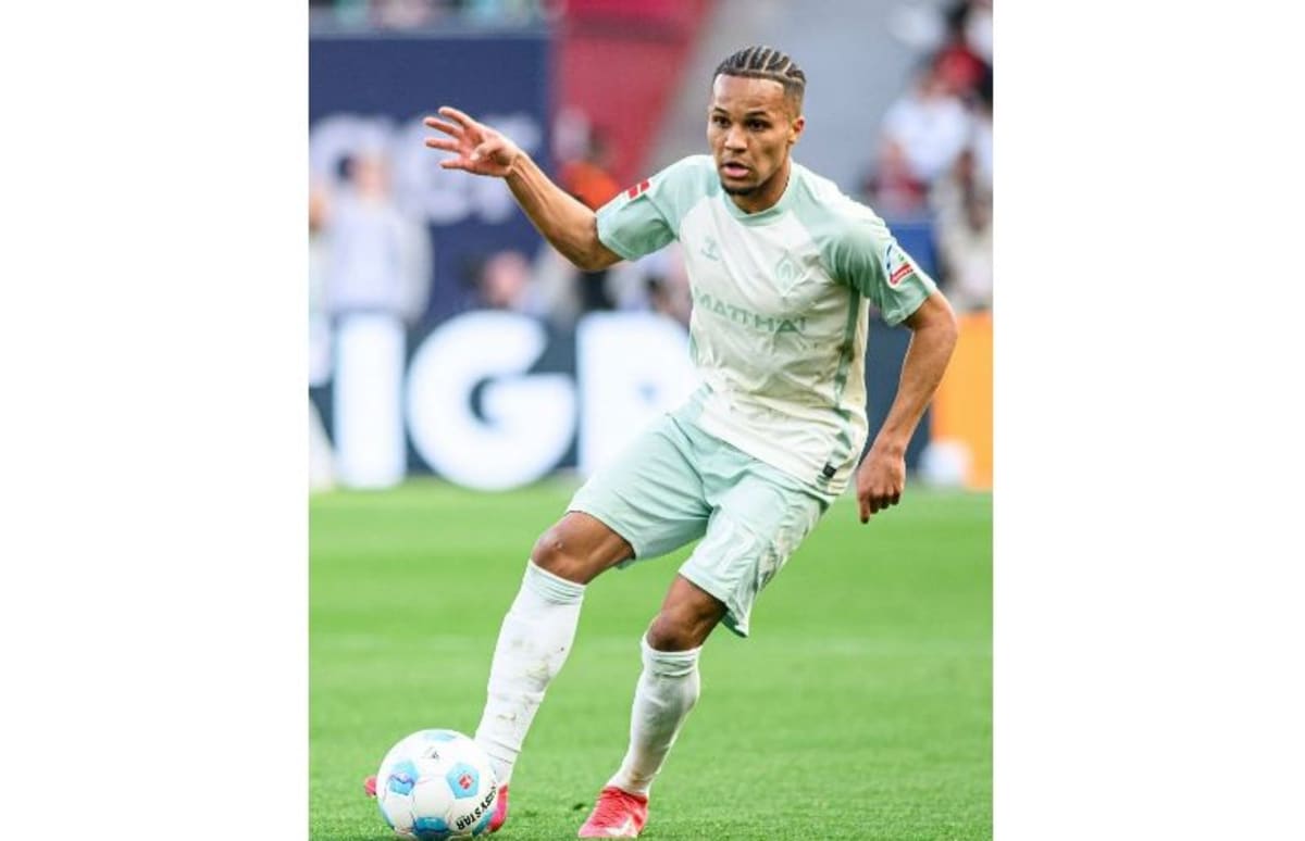 Victor Boniface training on football pitch after recovering from knee surgery injury