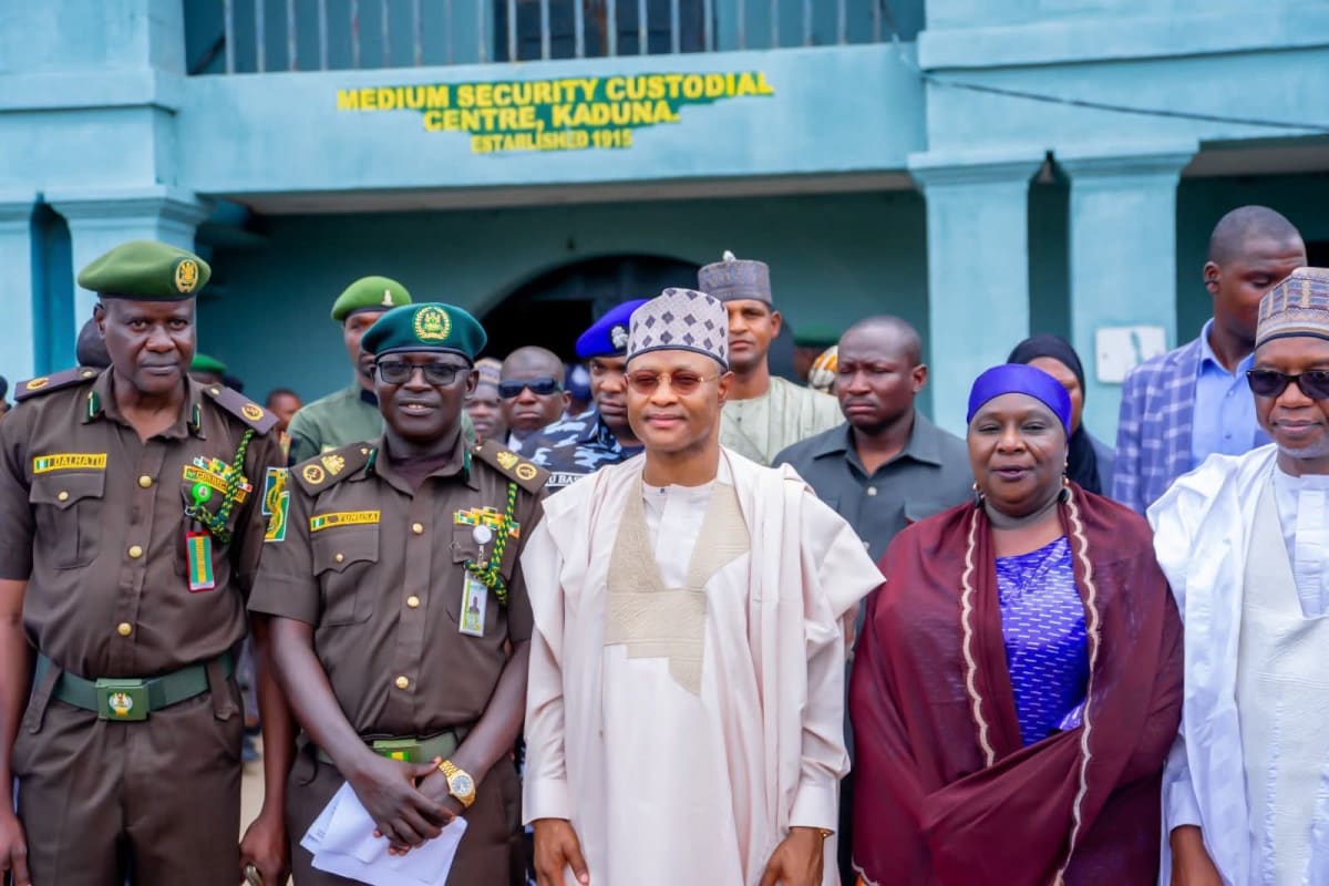 Nigeria Governor Frees 97 Inmates on Democracy Day