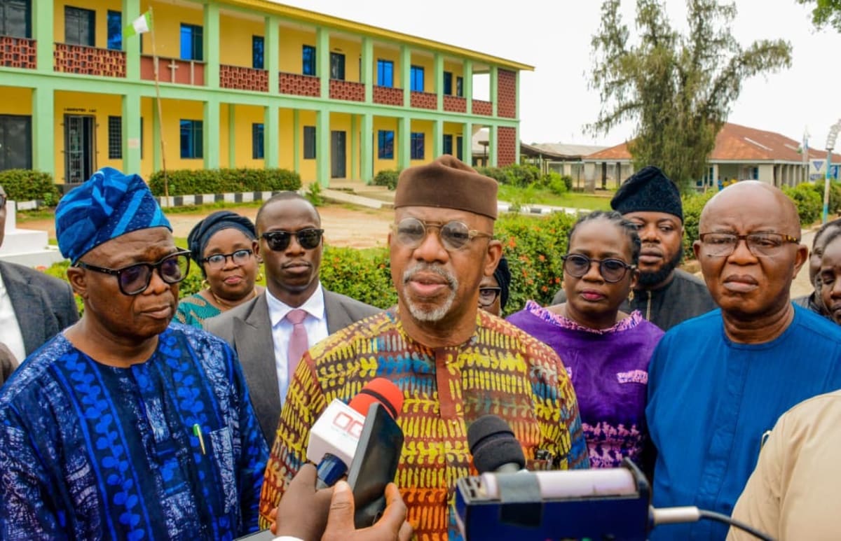 Nigerian State Protects Students After Gas Discovery