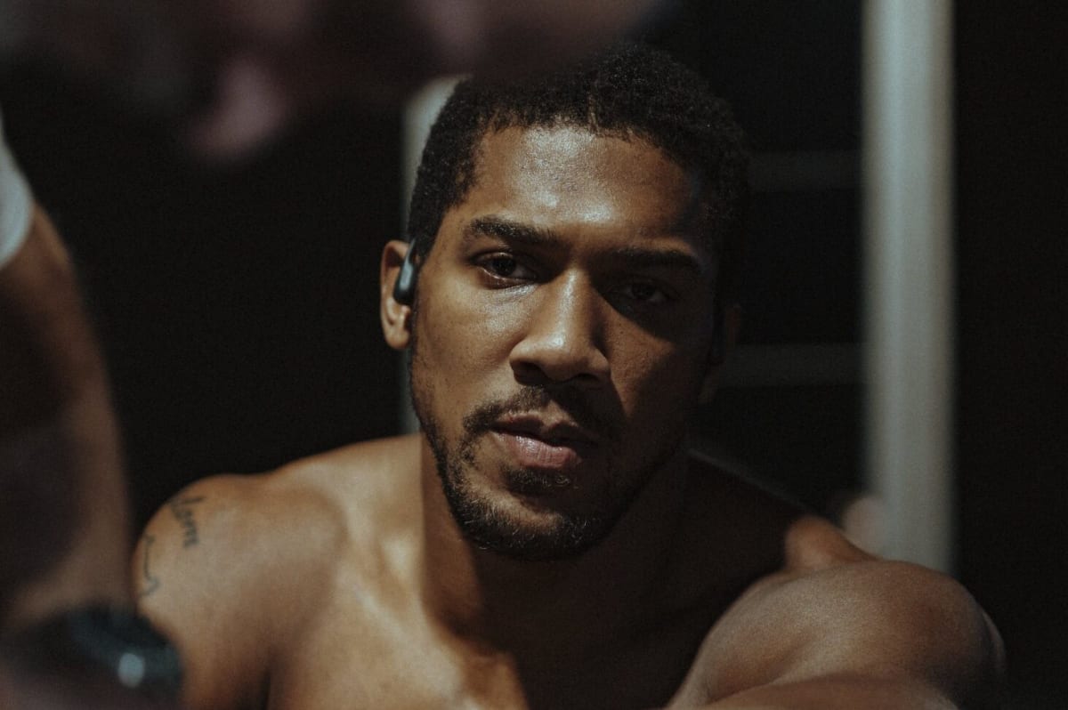 Joshua Survives Knockdowns, Wins with KO Tribute to Friends