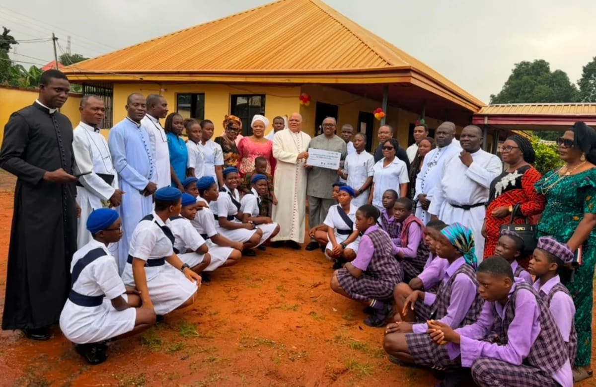 Nigerian political leader Peter Obi visiting patients at rural hospital in Anambra State