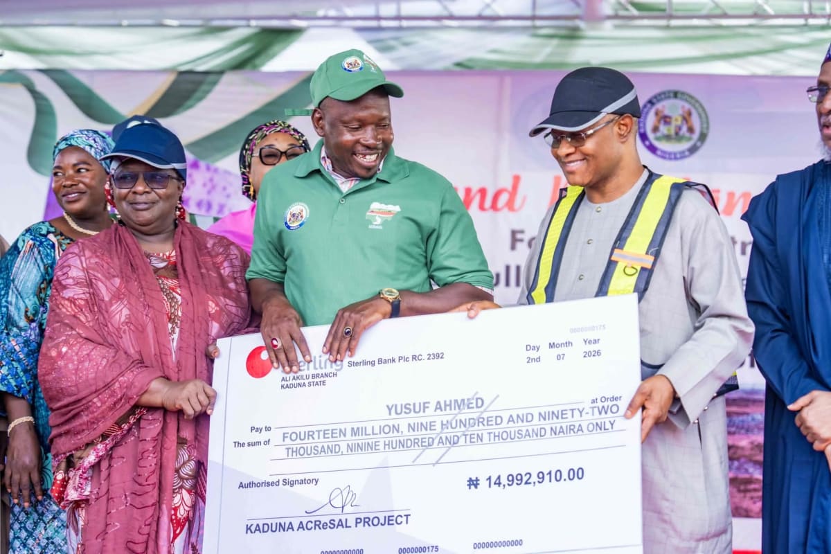 Nigerian Governor Pays Residents Before Road Construction
