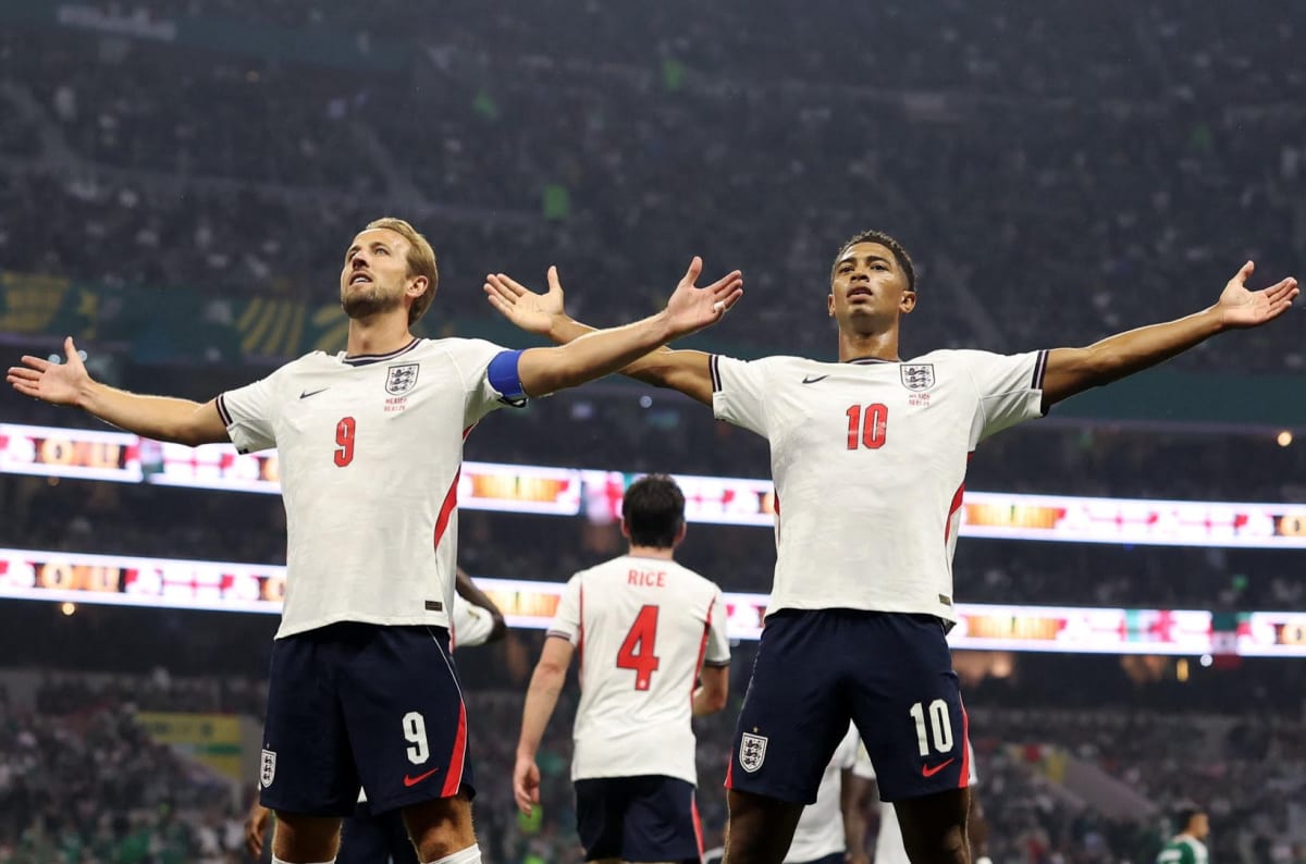 England Beats Mexico 3-2 With 10 Men in World Cup Classic