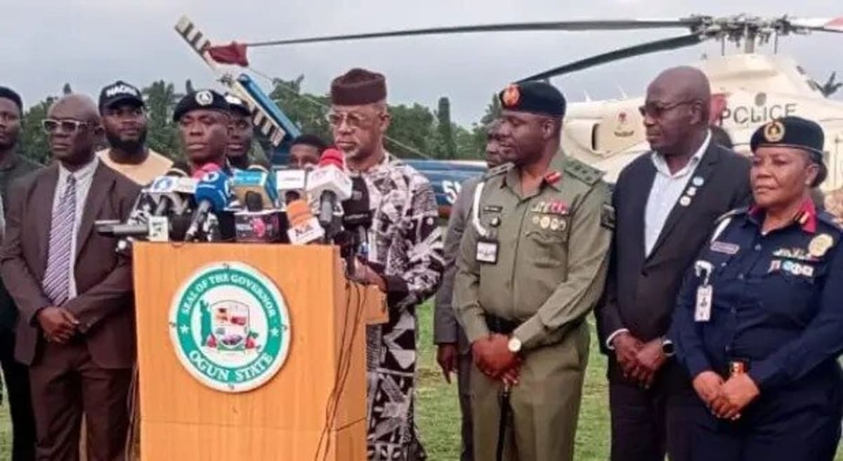 Security personnel celebrating successful rescue of seven college students in Ogun State Nigeria