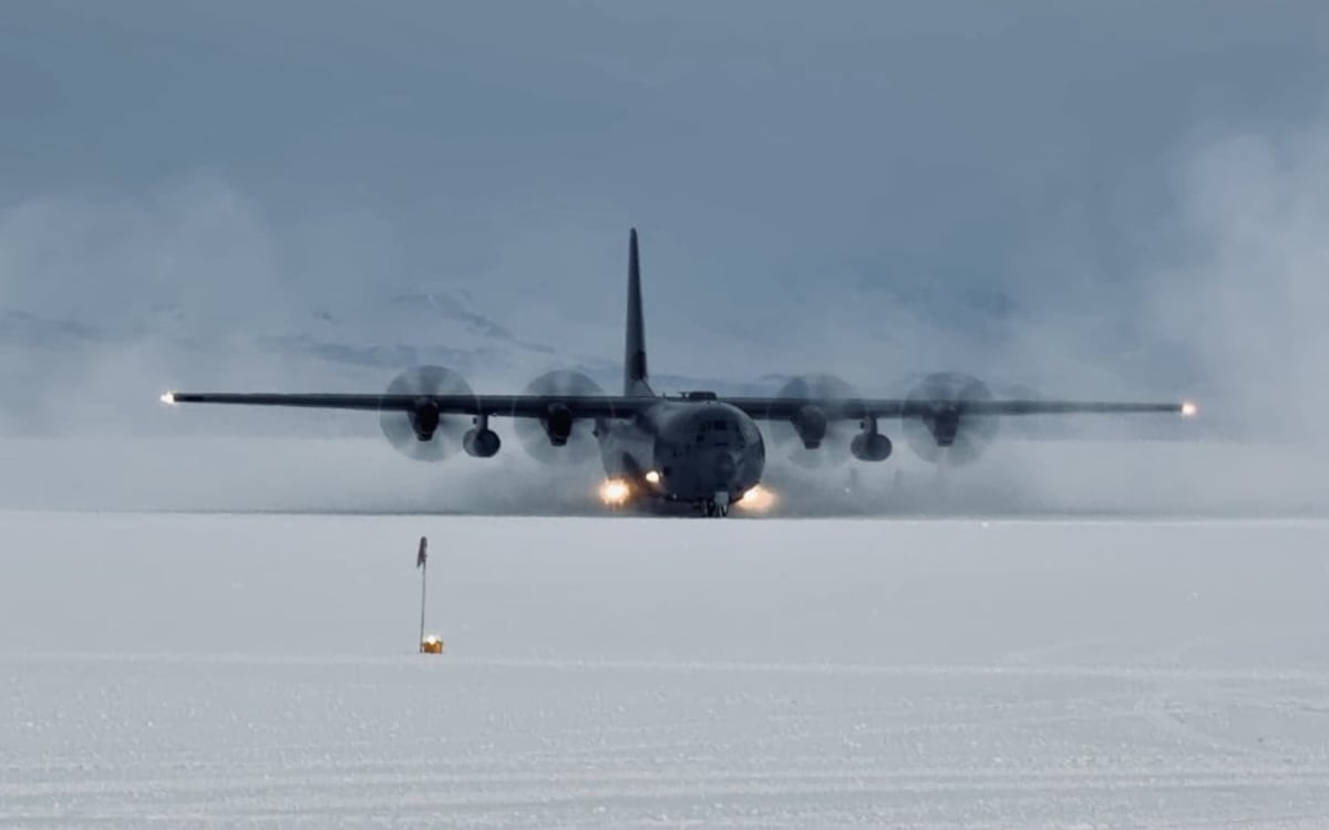 NZ Air Force Completes Antarctic Medical Rescue
