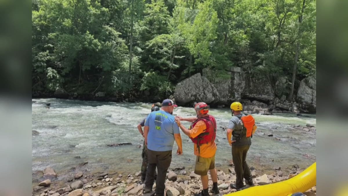 Man Survives 4 Hours Trapped Under Canoe on Arkansas River - Image 2