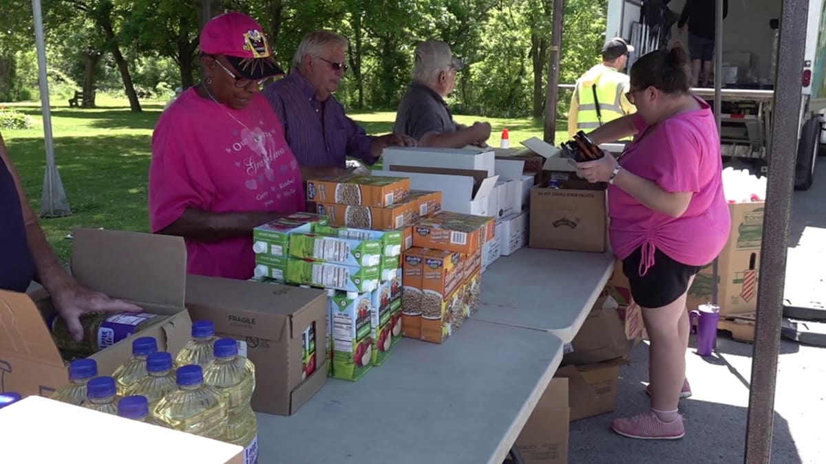 Food Pantry Gets Bilingual Volunteers After Help Call