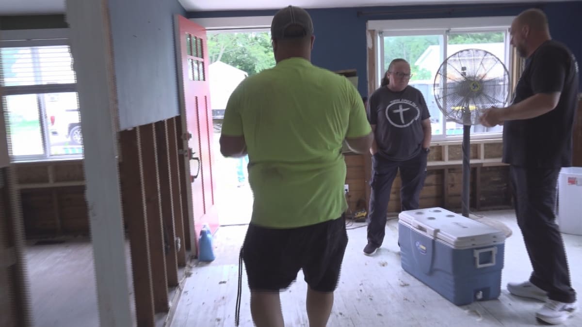 Flood Victims in Anderson Help Others While Rebuilding