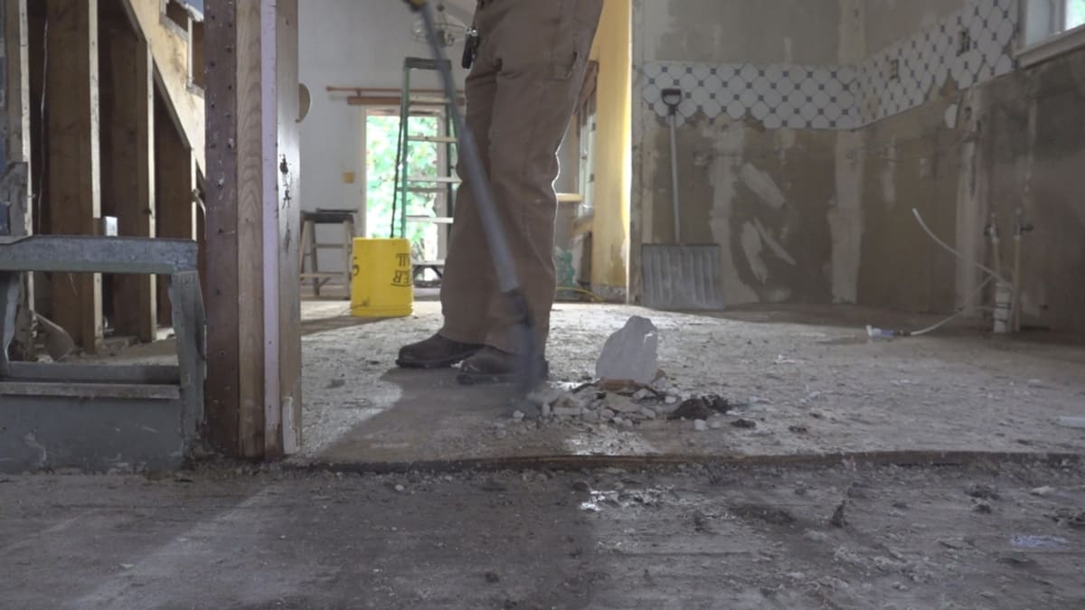 Flood Victims in Anderson Help Others While Rebuilding - Image 4