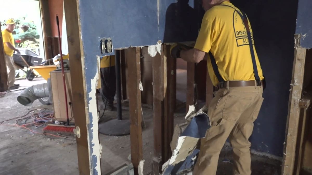 Flood Victims in Anderson Help Others While Rebuilding - Image 3
