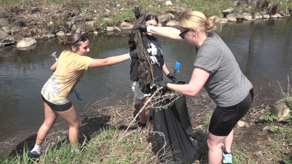 Meriden Teens Give Up Break to Clean City Parks