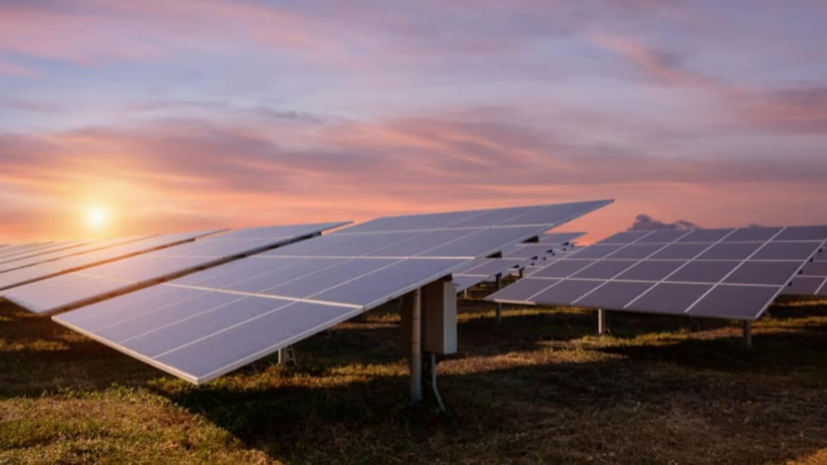 UK Solar Hits Record 14.4%, £400 Plug-In Kits Now Legal - Image 2