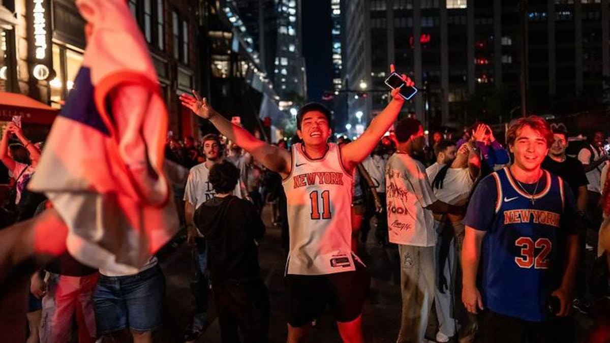 New York Erupts After Knicks Win First Title in 53 Years - Image 3