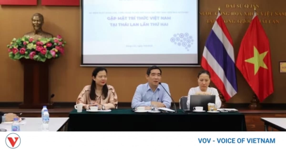 Vietnamese ambassador and young scientists gather at roundtable discussion in Thailand