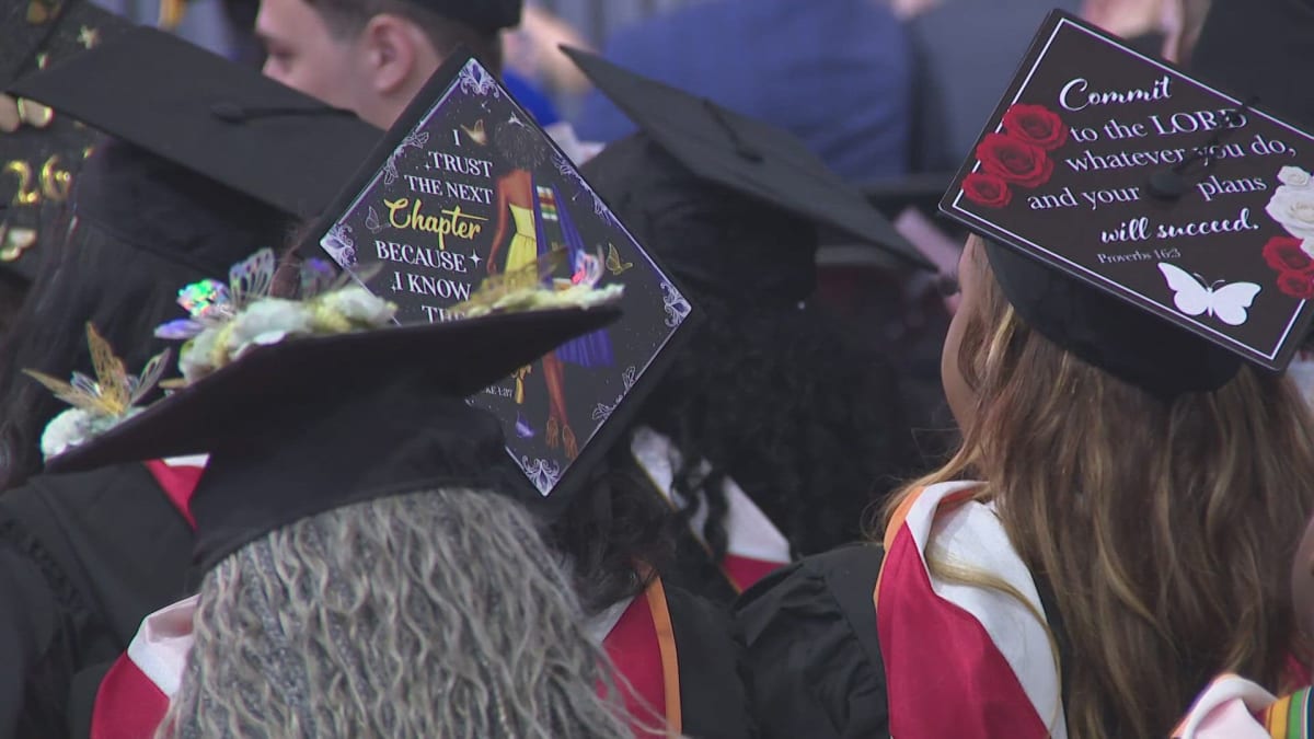 524 Graduates Break Guinness Record with Foot Clapping - Image 2