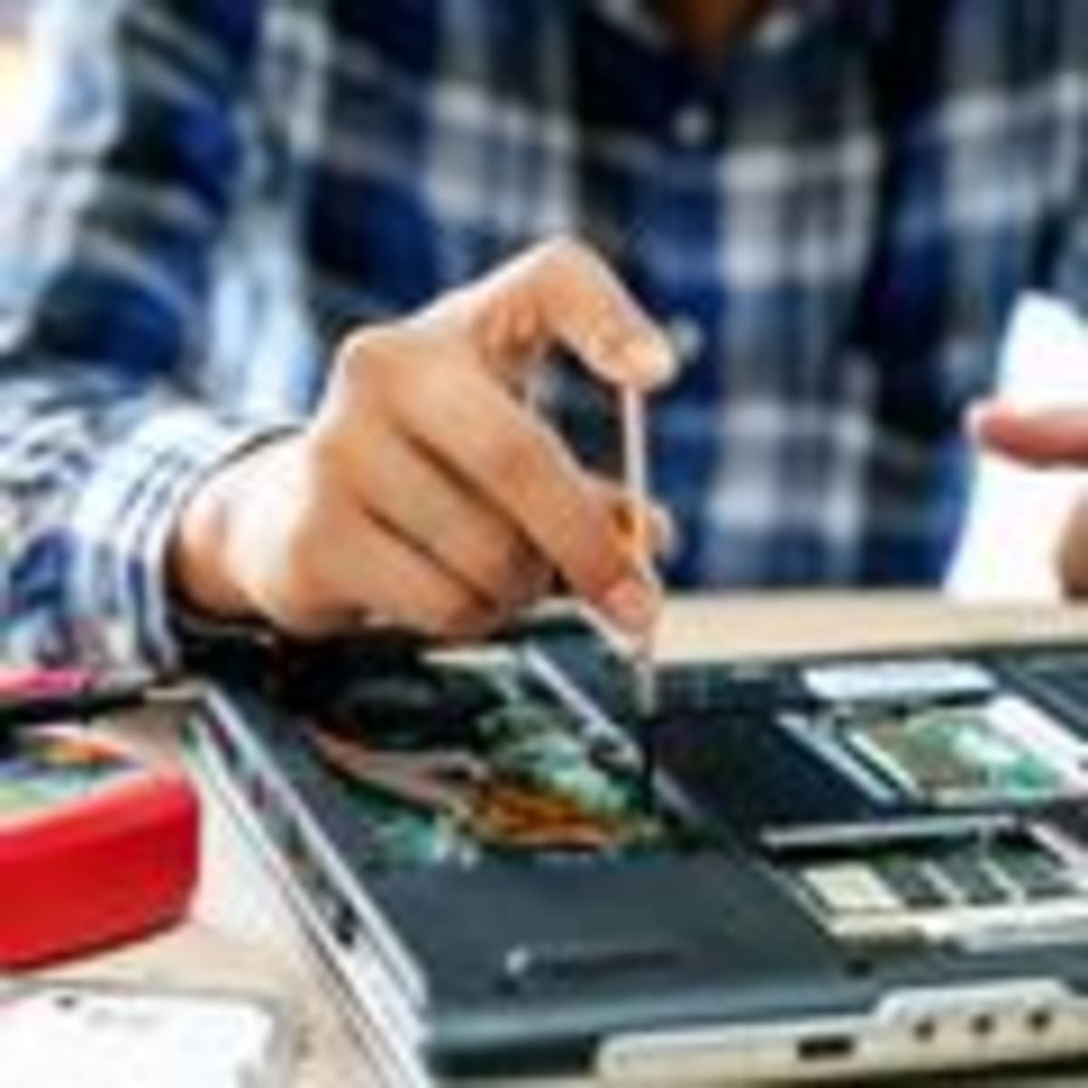 Artemis II Crew Hours From Historic Moon Flyby - Image 4