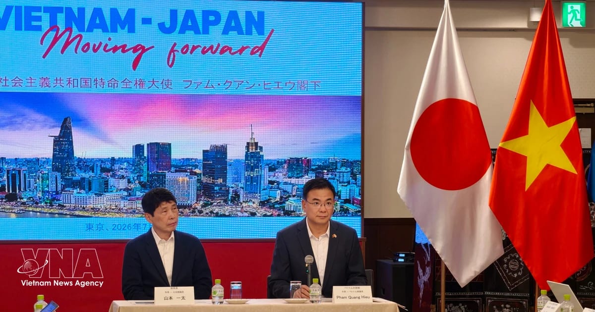 ** Vietnamese and Japanese officials sign semiconductor research project agreements at ceremony in Hanoi