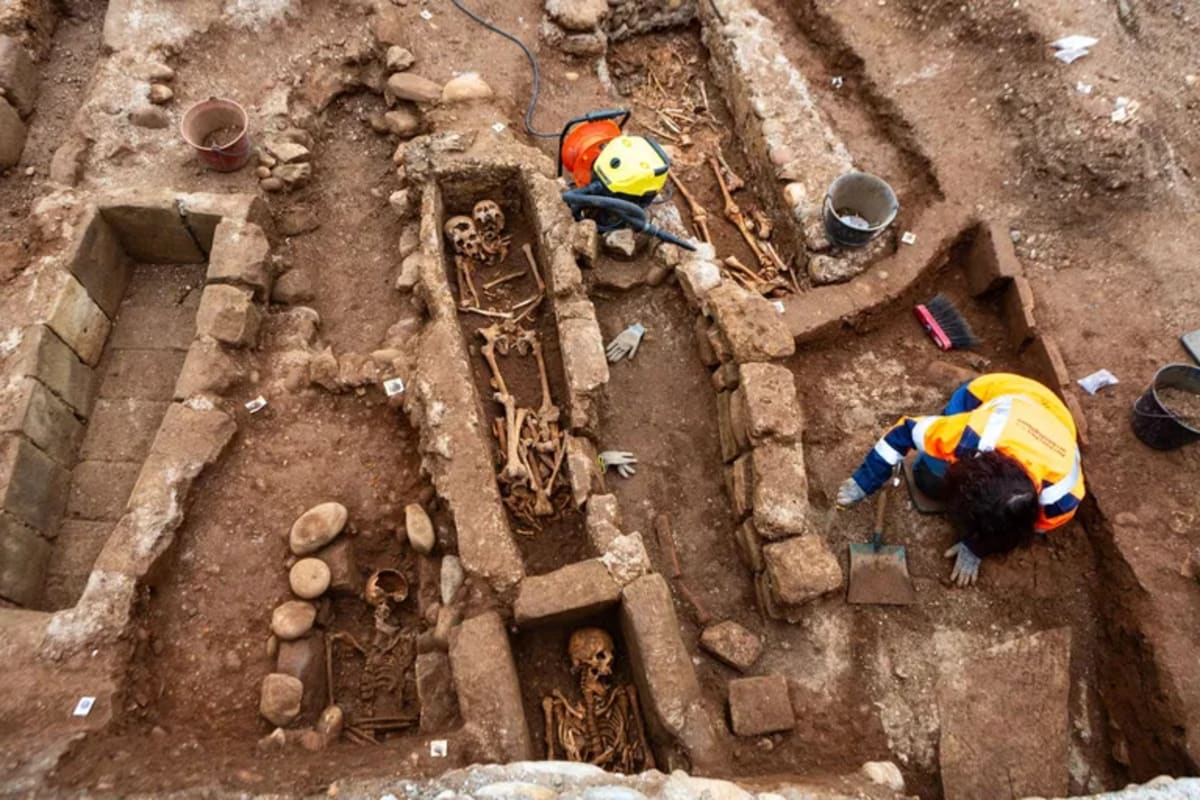 200 Medieval Graves Unearthed in Southern France - Image 2