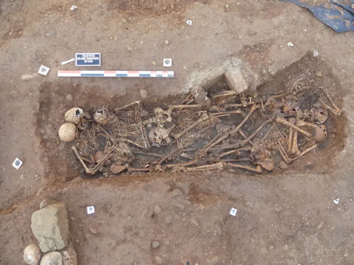 200 Medieval Graves Unearthed in Southern France - Image 4