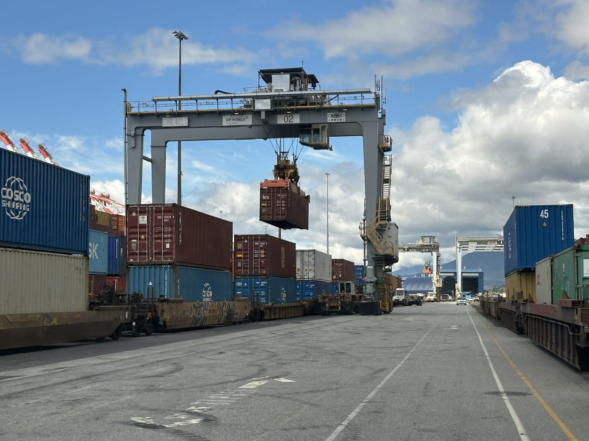 Port Crane Slashes Fuel Use 60% With Hybrid Retrofit