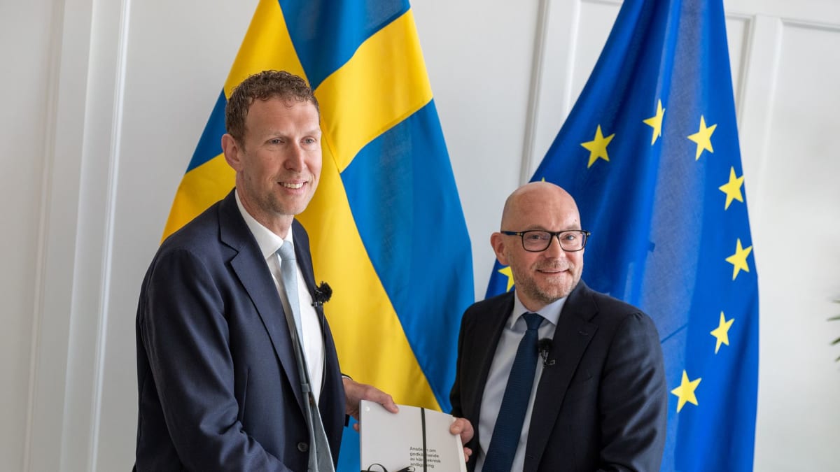 Two executives from Blykalla standing together at announcement of Sweden's first advanced nuclear reactor application