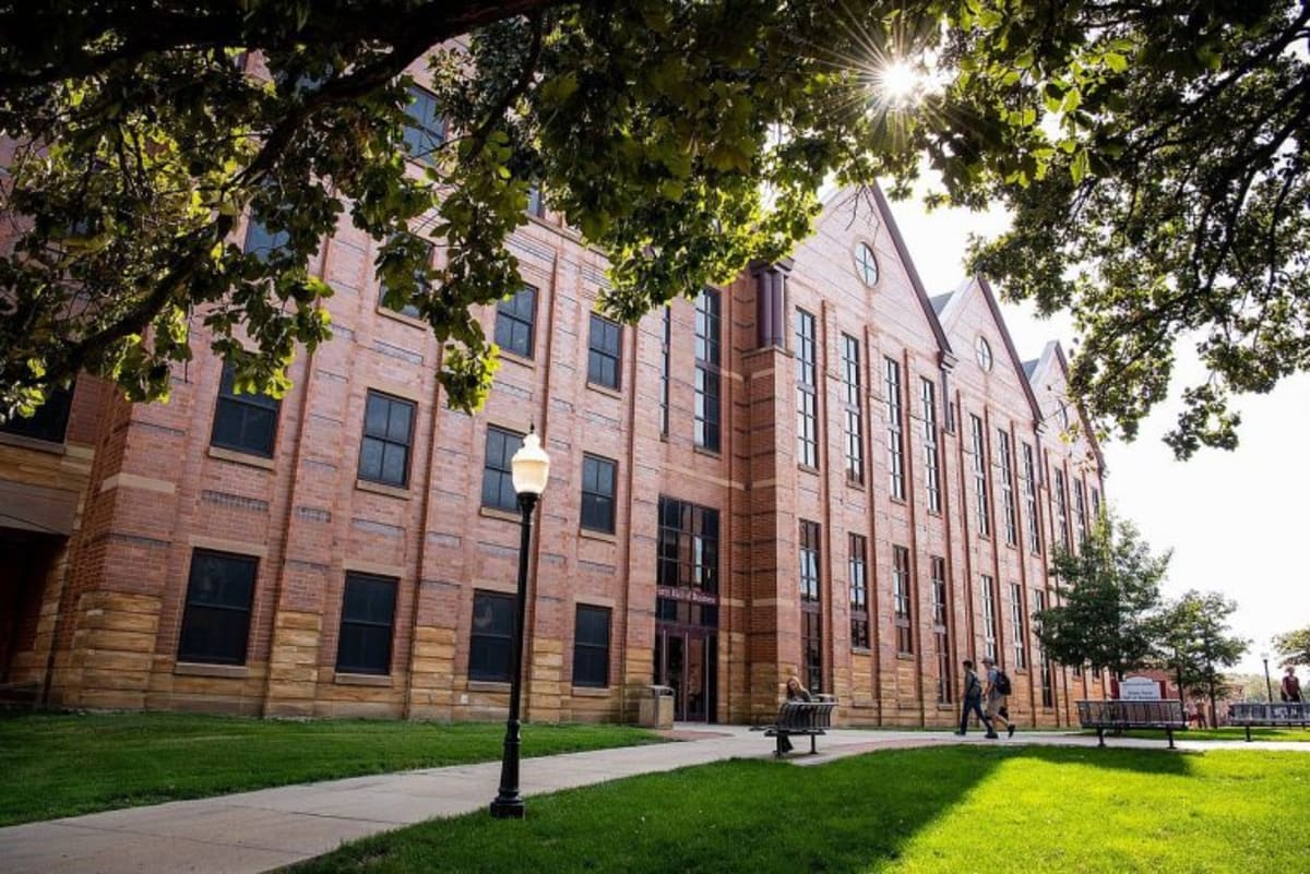 Illinois Students Win Business Scholarships for Leadership - Image 2