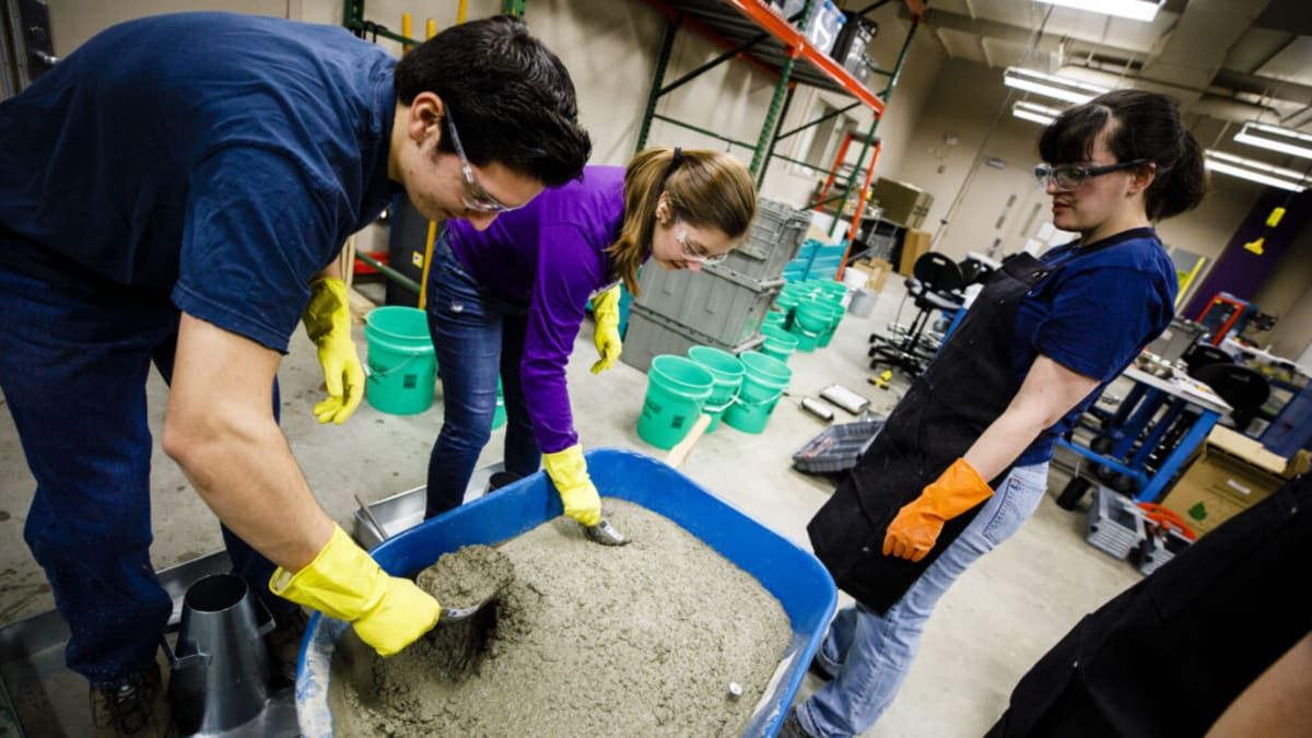 AI Lets Students Talk to Holocaust Survivors at St. Thomas - Image 3