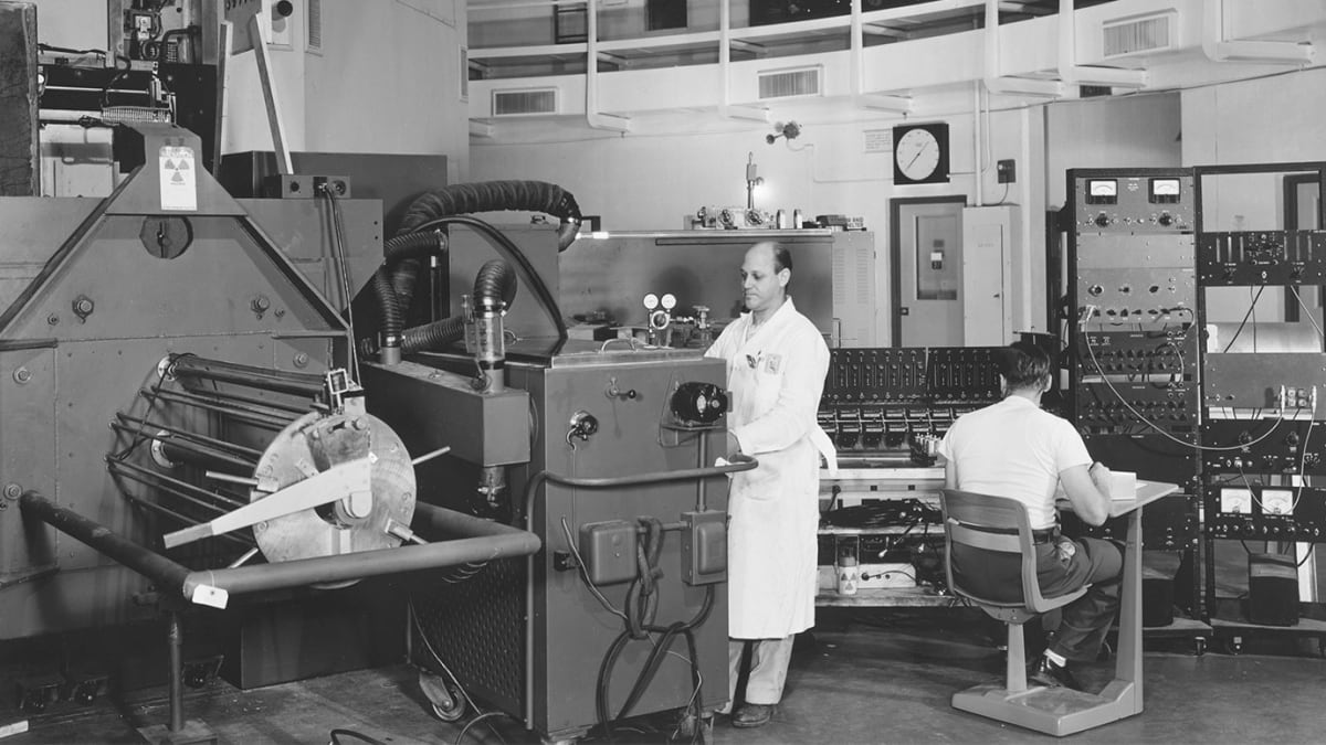 80 Years of Argonne Lab: From 4 Bulbs to Quantum Future