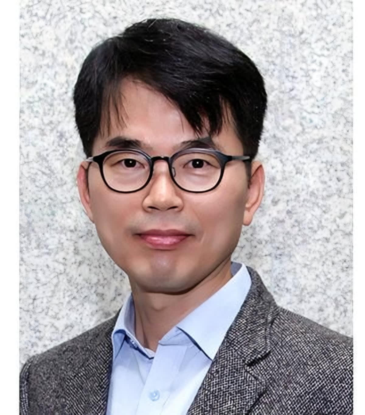 Professor Park Je-geun in physics laboratory at Seoul National University researching two-dimensional magnetism