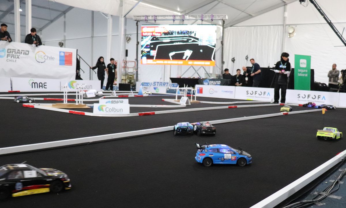 Chilean Teens Race Hydrogen Cars Toward Greener Future