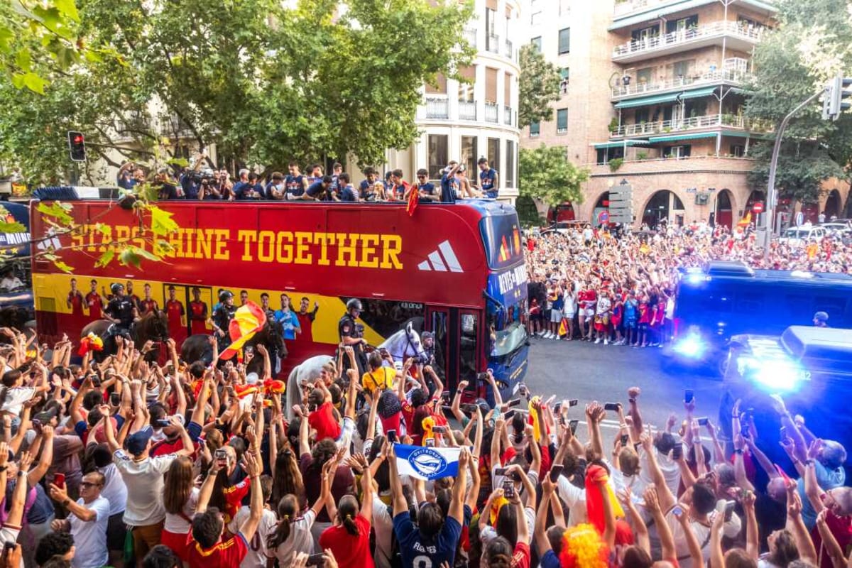 Nearly 2 Million Welcome Spain's World Cup Winners Home - Image 4