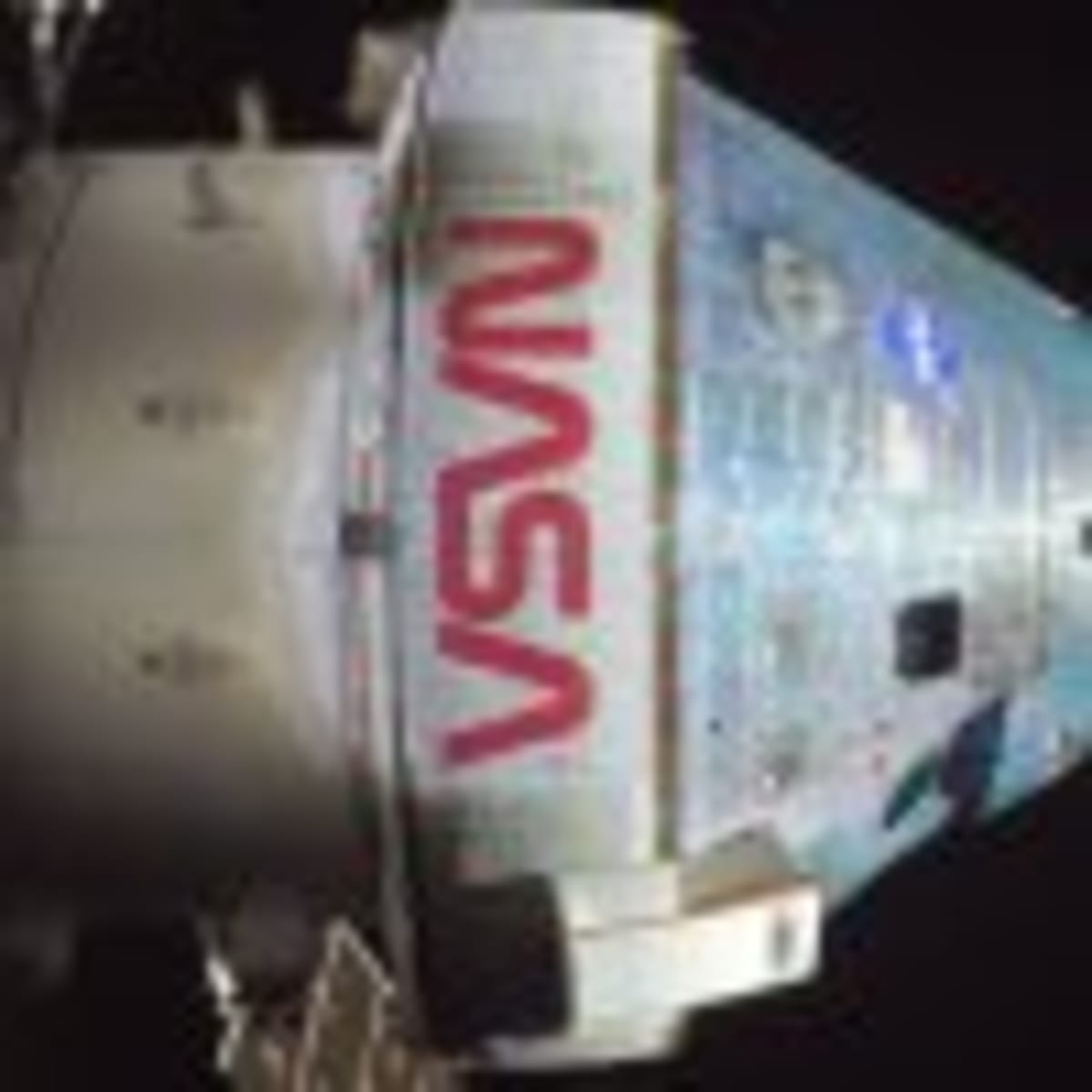 Artemis II Crew Sees Parts of Moon Never Viewed by Humans - Image 4