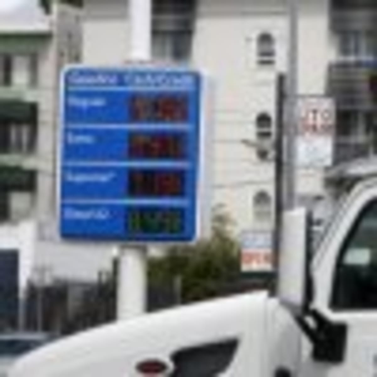 How Drivers Save $1,800 Yearly by Switching to Electric - Image 4