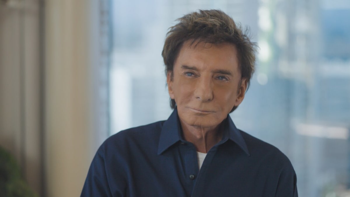Barry Manilow smiling in professional photo, music legend recovering from cancer surgery