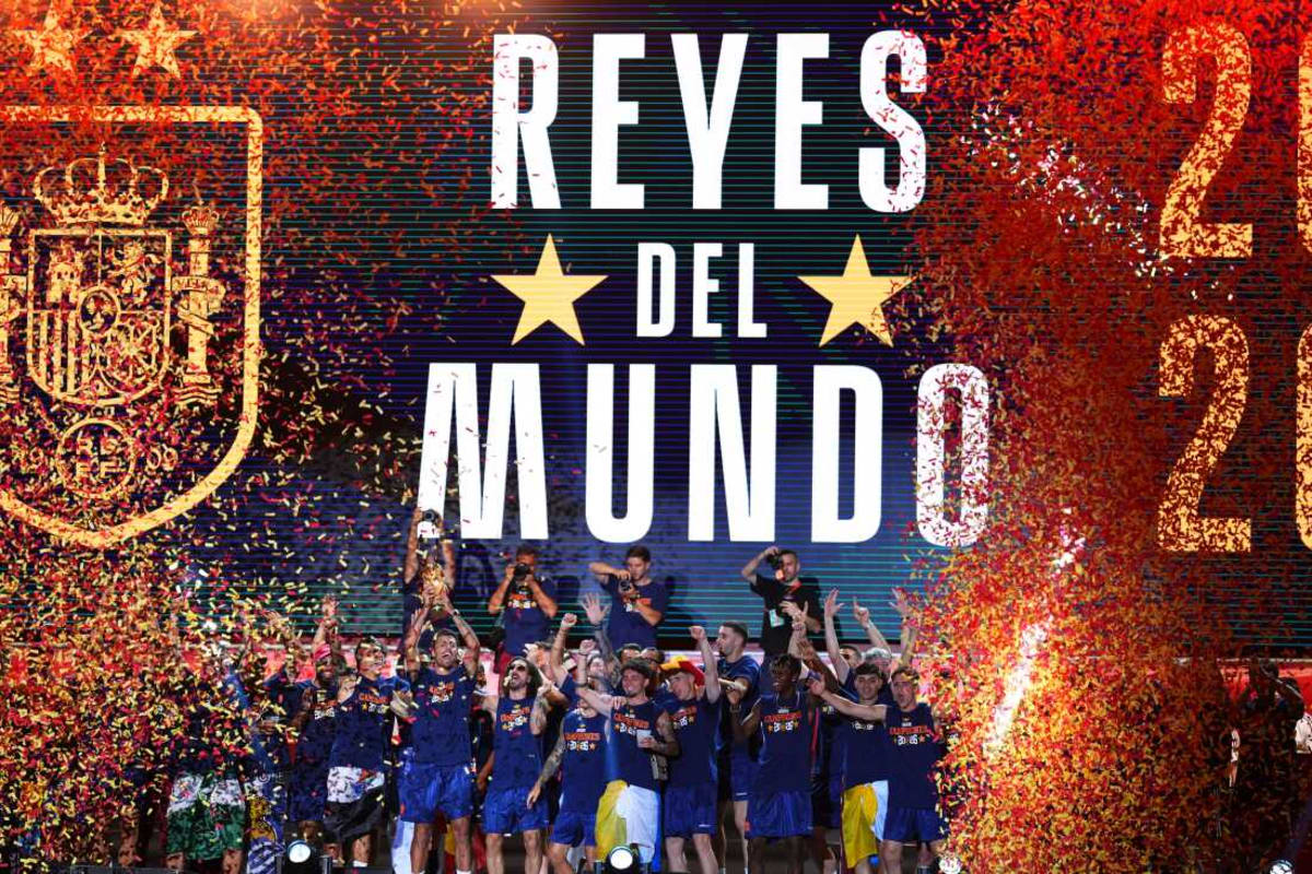 Nearly 2 Million Welcome Spain's World Cup Winners Home - Image 5