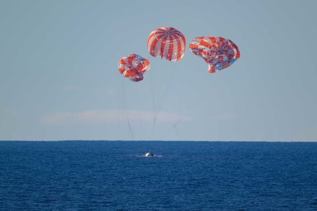 4 Astronauts Return From Deepest Moon Mission in 50 Years - Image 2