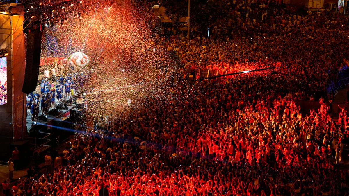 Nearly 2 Million Welcome Spain's World Cup Winners Home