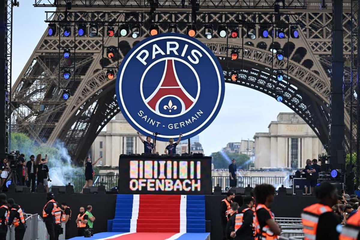 100K PSG Fans Celebrate Peacefully After Champions Win - Image 3